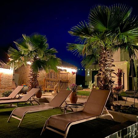Bed And Adventure Tramontana Resort - Casetta & Wellness Castilenti Extérieur photo
