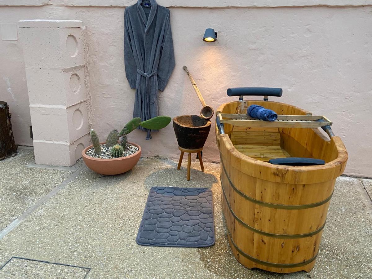 Bed And Adventure Tramontana Resort - Casetta & Wellness Castilenti Extérieur photo