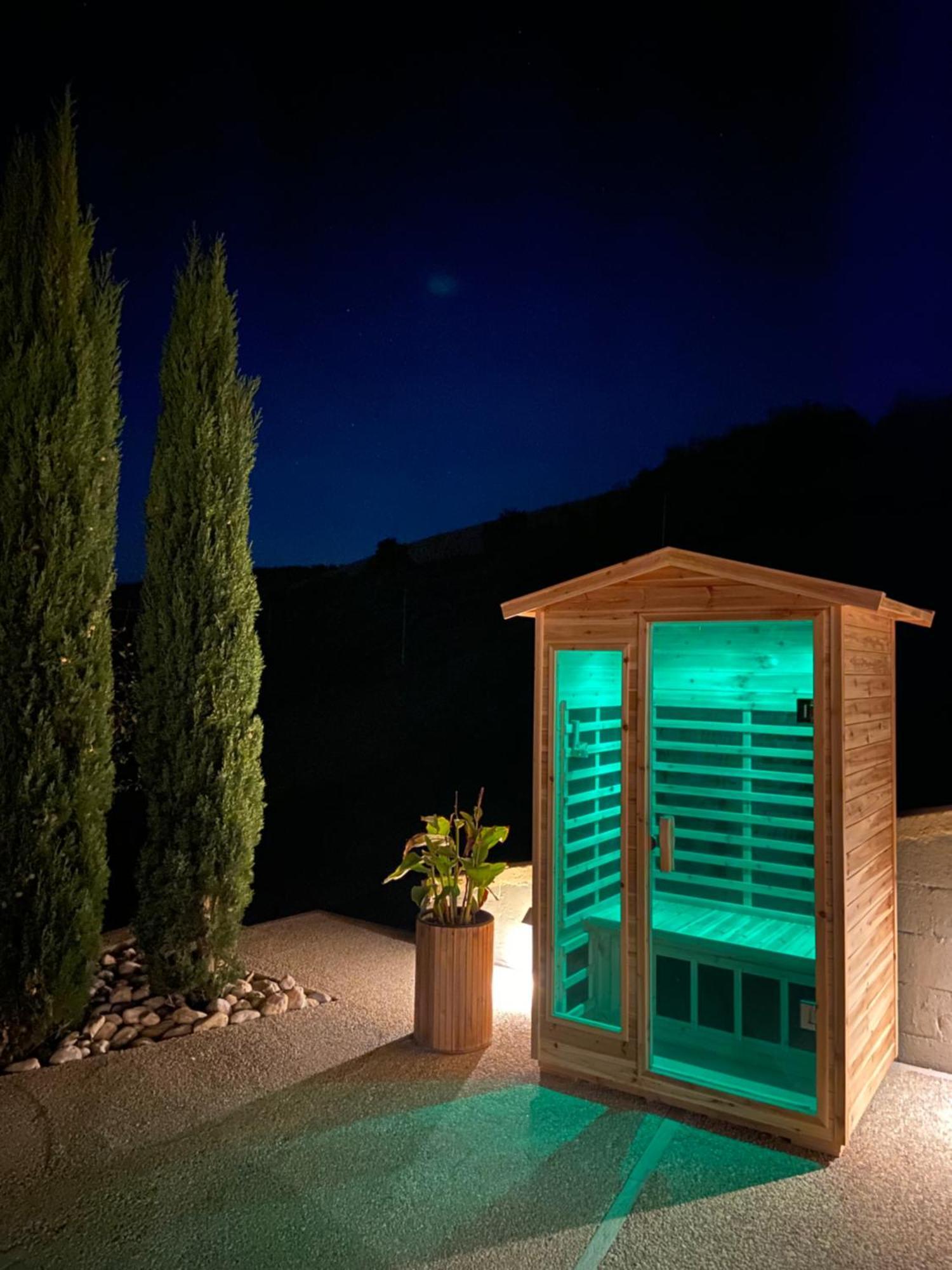 Bed And Adventure Tramontana Resort - Casetta & Wellness Castilenti Extérieur photo